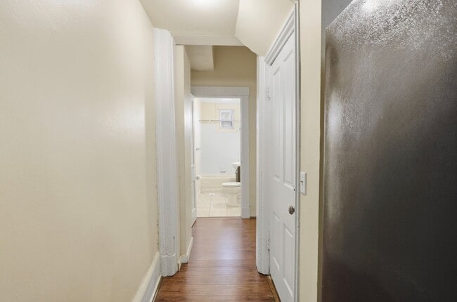 Building Photo - 122 E University Ave