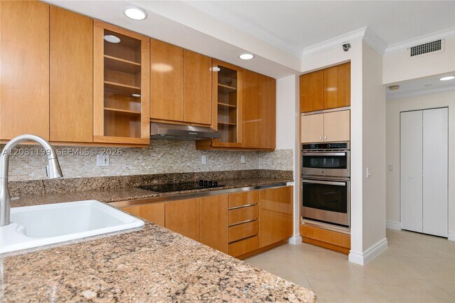 Building Photo - 21150 Point LPH 2902