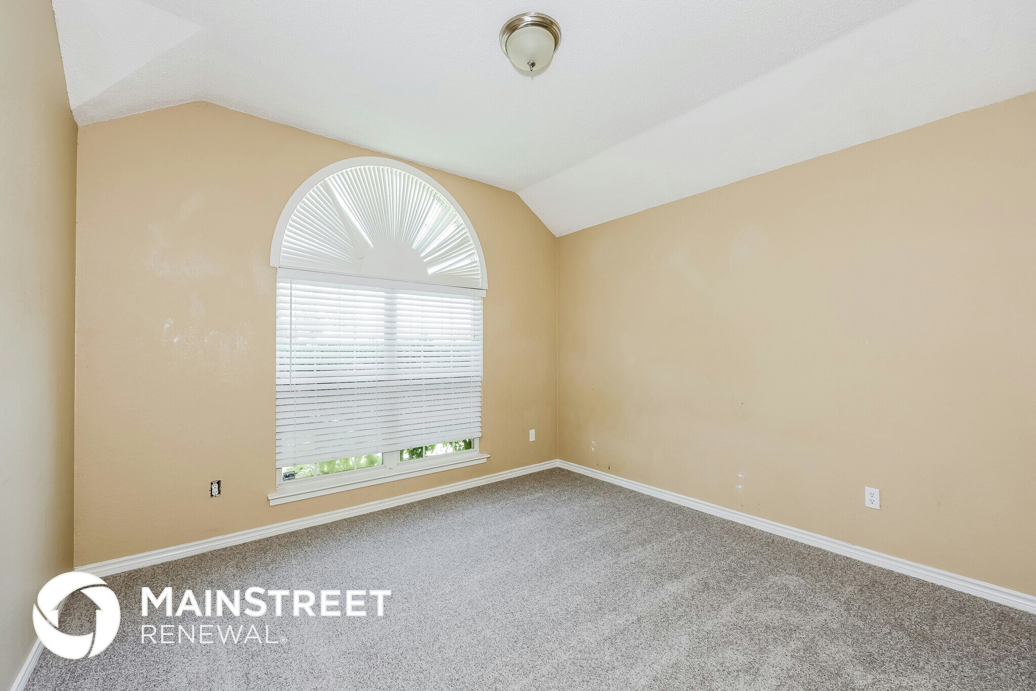 Building Photo - 740 Regalwood Dr