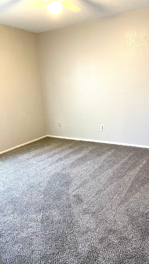 Building Photo - 3 bed 2 bath 2 car Garage