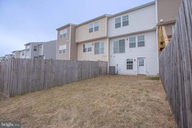 Building Photo - 440 Rumbling Rock Rd