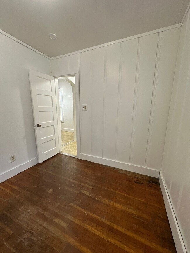 Building Photo - 1405 Canby St