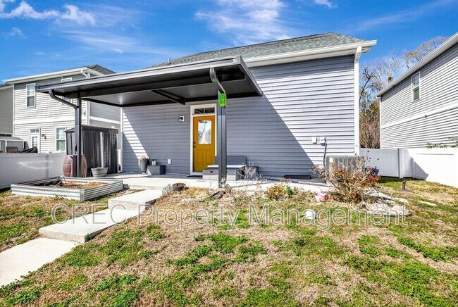 Building Photo - 3988 Hillyard St