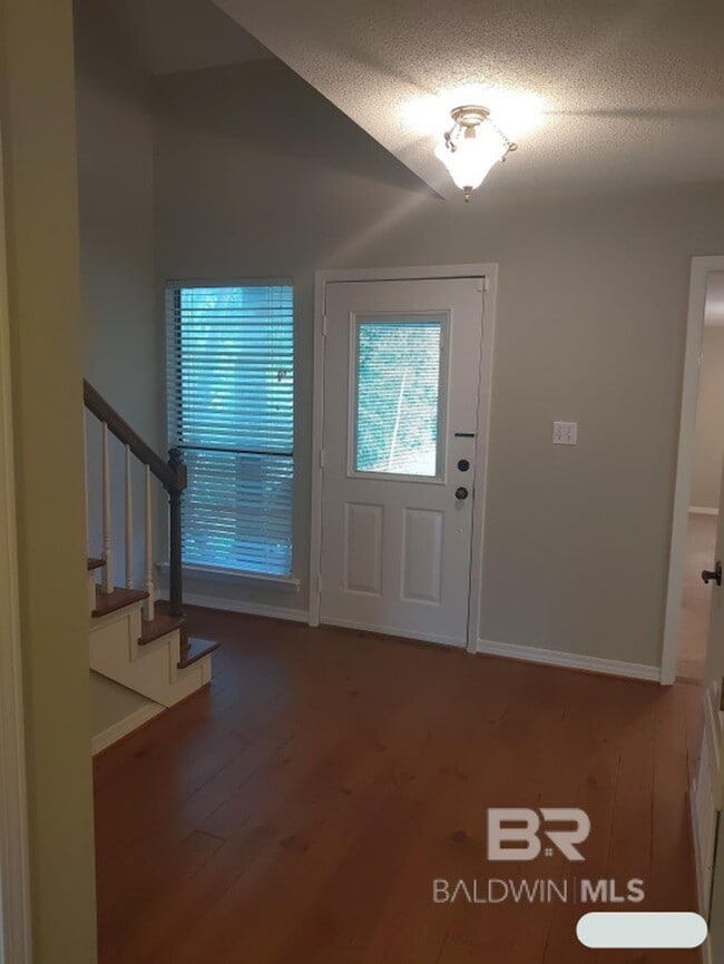 Building Photo - 31 Lake Shore Dr