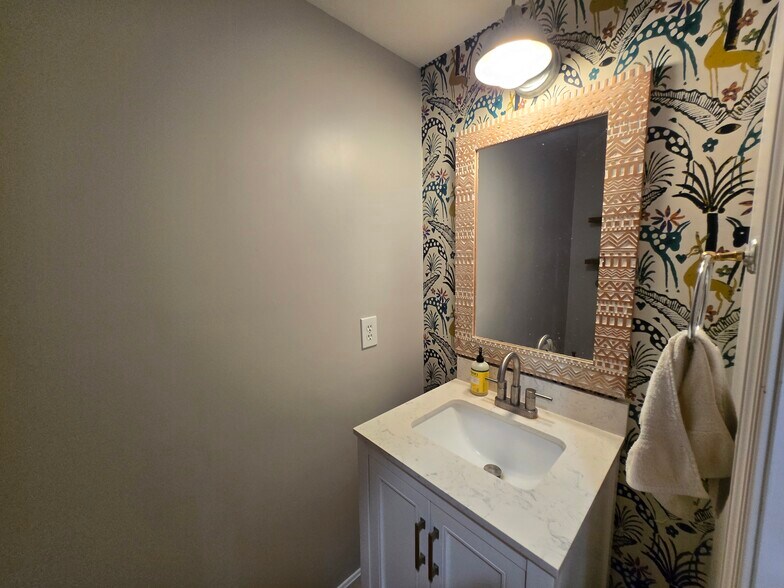 Building Photo - 929 Weninger Cir