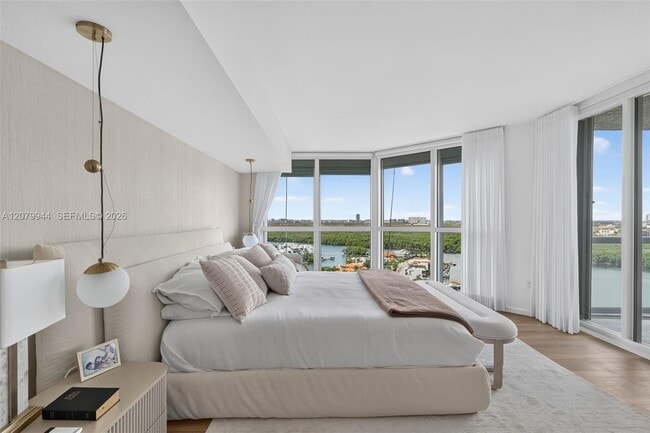 Building Photo - 16500 Collins Ave