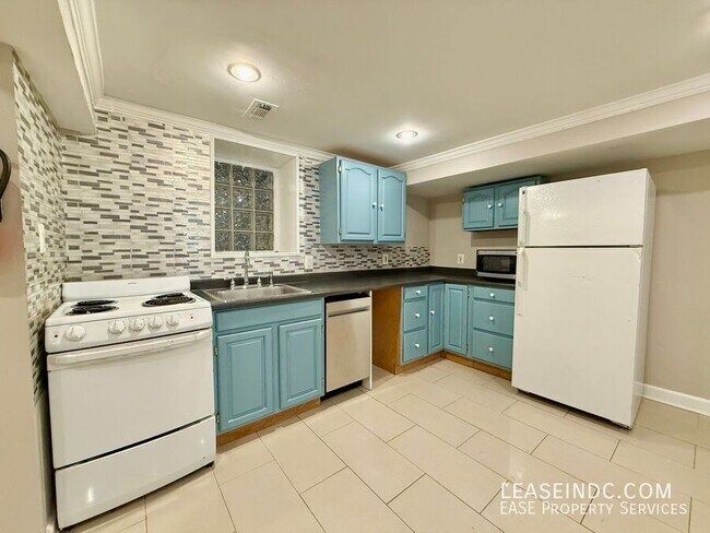 Building Photo - 1207 6th St NE