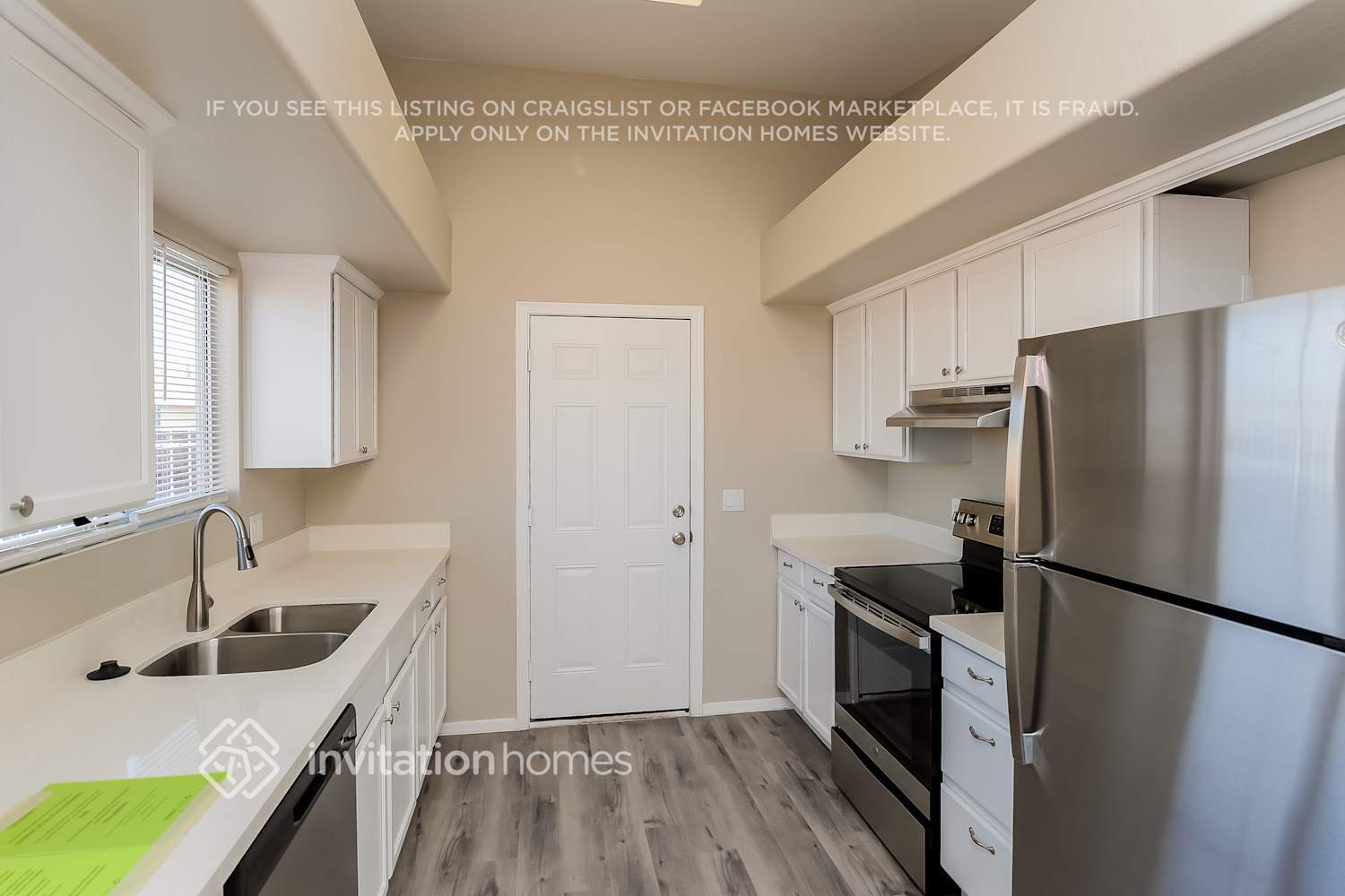 Building Photo - 491 E Mesquite Ave