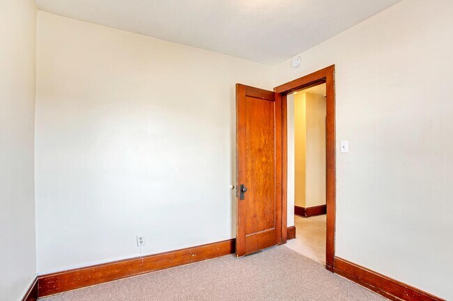 Building Photo - 172 S 600 W