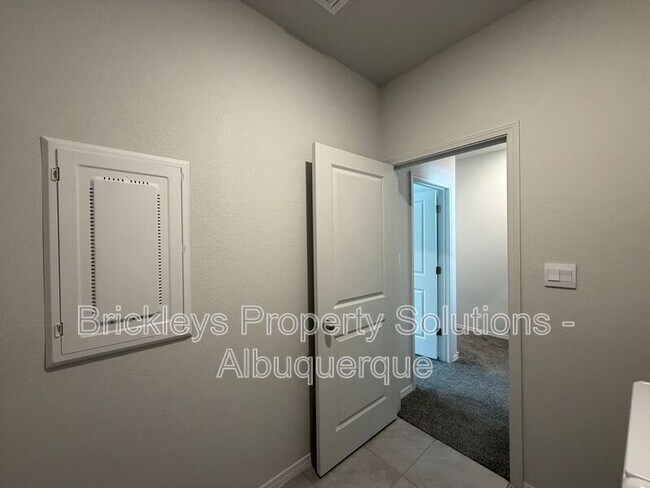 Building Photo - 6118 Chicago Dr SE