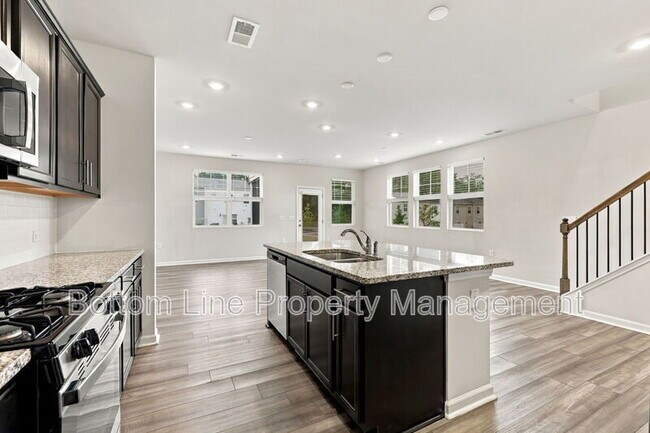 Building Photo - 5000 Arkose Dr