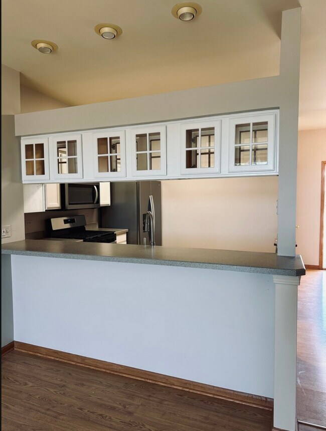 Building Photo - 709 Blossom Ct