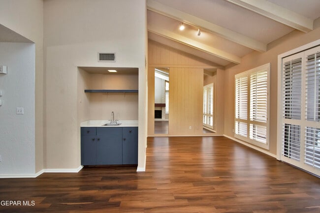 Building Photo - 5710 Mira Grande Dr