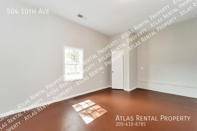 Building Photo - 504 10th Ave