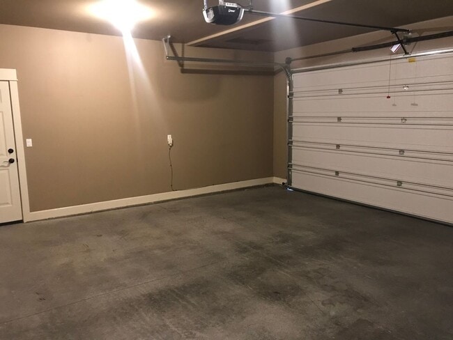 Building Photo - Large 3 Bedroom with Fenced Yard and Community Pool!
