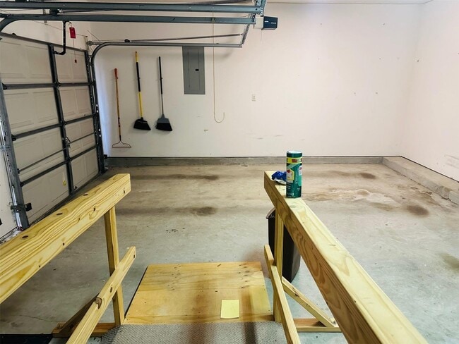 Building Photo - 1511 Beaconshire