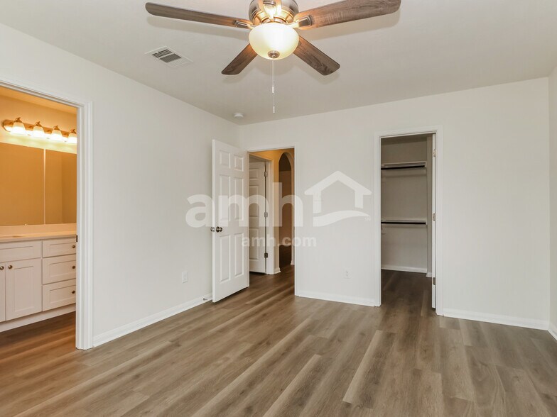Building Photo - 910 Redcrest Springs Ct