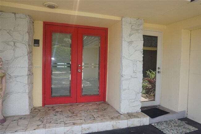 Building Photo - 4511 King Palm Dr