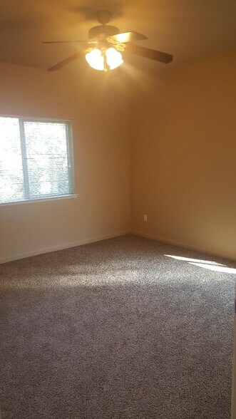 Regular bedroom - 8905 Davis Rd