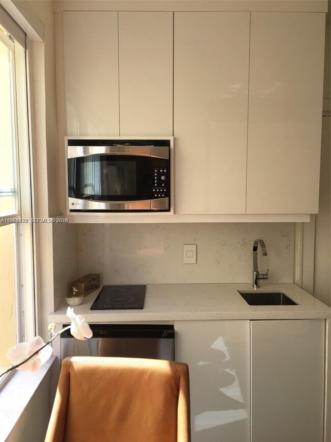 Building Photo - 119 Menores Ave