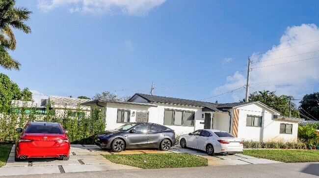 Building Photo - 1201 N 16th Ave