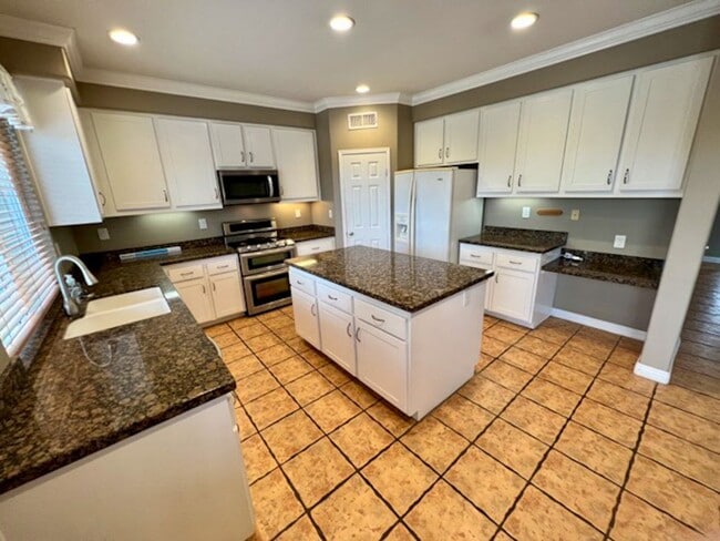 Building Photo - Beautiful Corona Pool Home with 4 bedroom ...