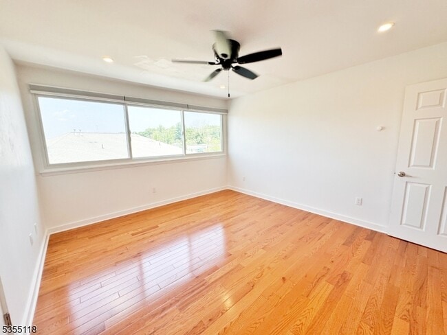 Building Photo - 466 Pompton Ave