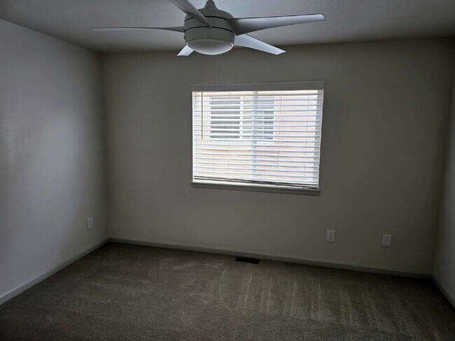 Building Photo - Beautifully Remodeled 2 Bed, 2 Bath, Single level Townhome, 2 car garage.