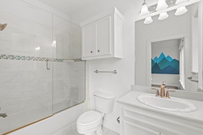 Building Photo - Live Near Memorial Park! Spacious 3BR with...