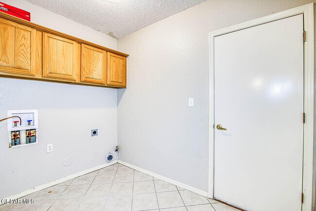 Building Photo - 6076 Los Siglos Dr