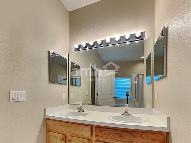 Building Photo - 8837 Royal Enclave Blvd