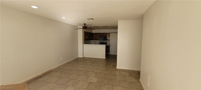 Building Photo - 2121 Chertsey Dr