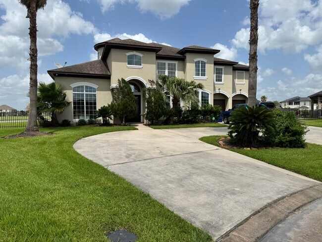 Building Photo - 8 Cypress Point Ct
