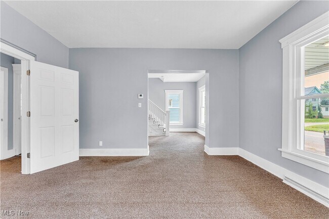 Building Photo - 204 Broad Ave NW