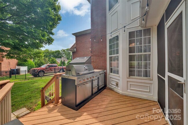 Building Photo - 15737 Agincourt Dr