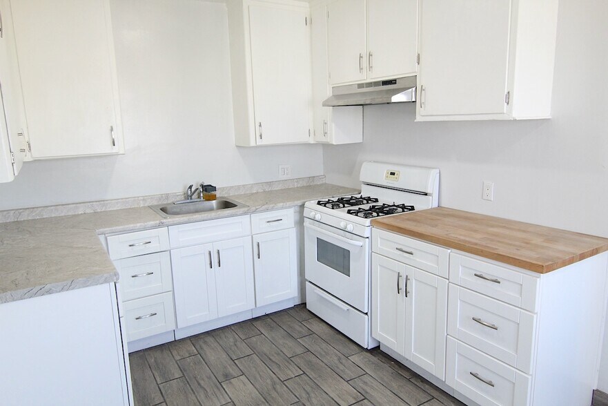 Building Photo - 3247 W Century Blvd