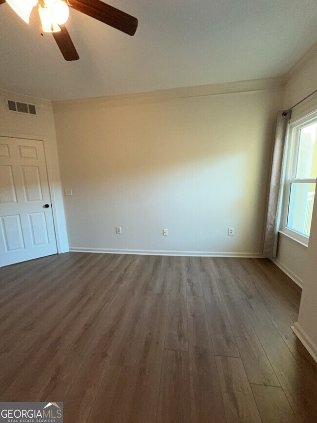 Building Photo - 955 Juniper St NE