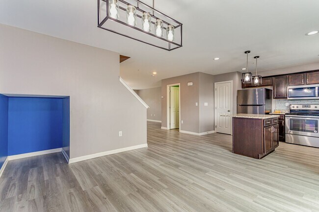 Building Photo - Welcome to this charming 3 bedroom, 2.5 ba...