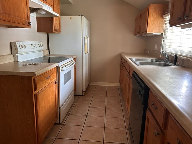Building Photo - Adorable 3 Bedroom 1 Bathroom