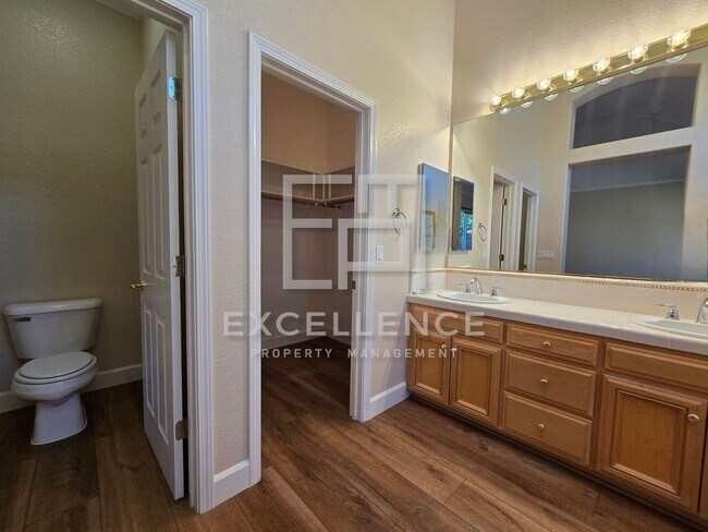 Building Photo - 3/2.5 Home + Office with 2219SF of Beautif...