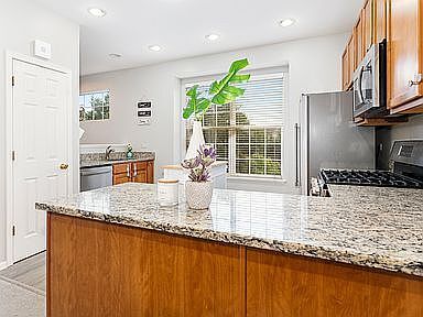 Building Photo - Stylish & Move-In Ready Home in Prime Aurora Location