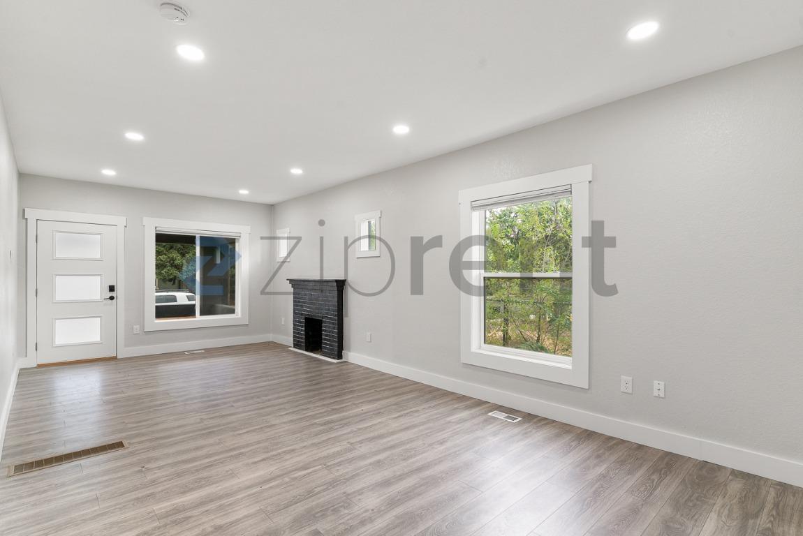 Building Photo - Unit