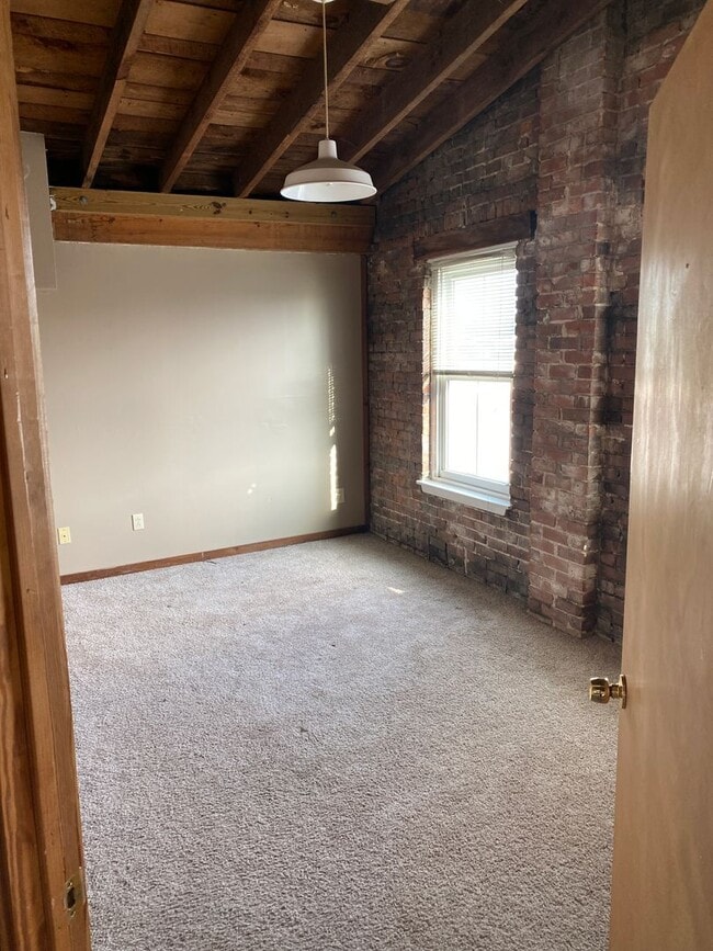 Building Photo - 603 E Colonial Ave