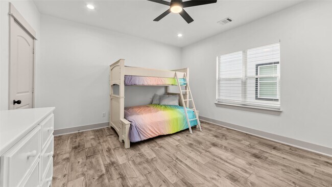 Building Photo - 517 Moore St