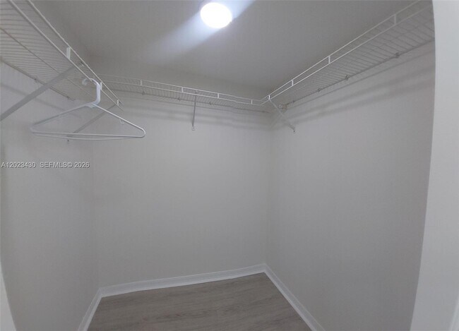 Building Photo - 2642 Collins Ave