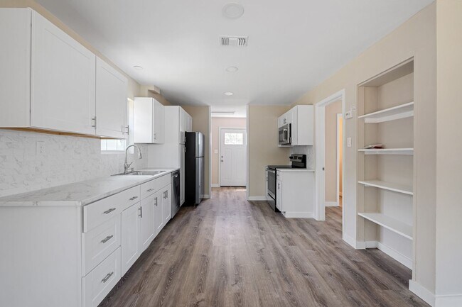 Building Photo - Your Dream Farmhouse Awaits in Elroy