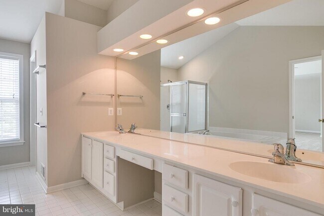 Building Photo - 12798 Thacker Hill Ct