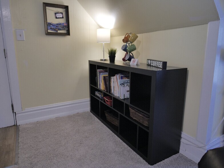 Building Photo - 814 E Cimarron St