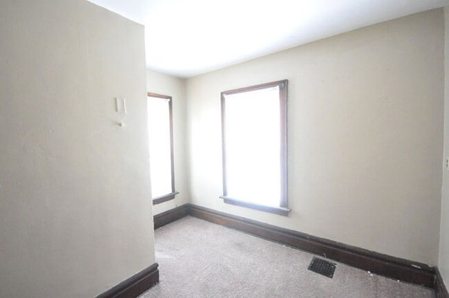 Building Photo - 177 E 11th Ave