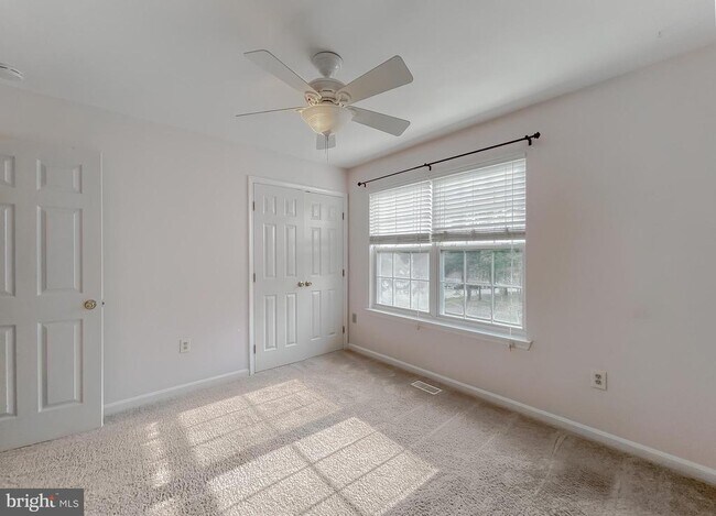 Building Photo - 21133 Woodmere Dr